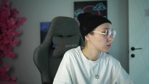 Snapshot of filipinaadams chatting on October 12, 2:43 am cap and Lana online show from October 12, 2:43 am