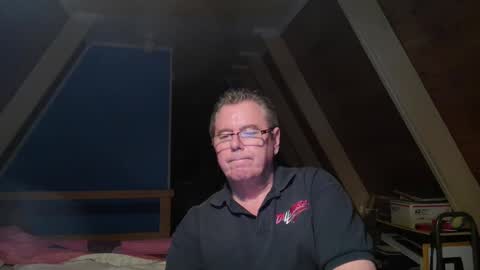 Snapshot of finderfiner chatting on October 10, 9:41 am finderfiner online show from October 10, 9:41 am