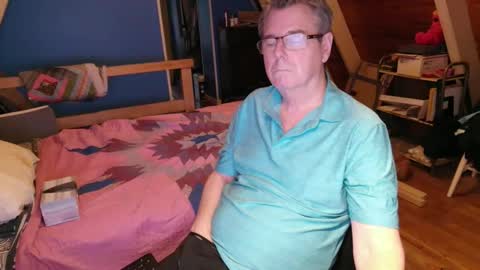 Snapshot of finderfiner chatting on May 30, 12:02 pm finderfiner online show from May 30, 12:02 pm