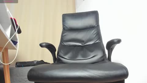 Snapshot of findomguyxxx chatting on October 2, 1:29 pm FindomGuyXXX online show from October 2, 1:29 pm