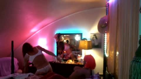 Snapshot of fionajamez chatting on February 16, 1:35 am J online show from February 16, 1:35 am