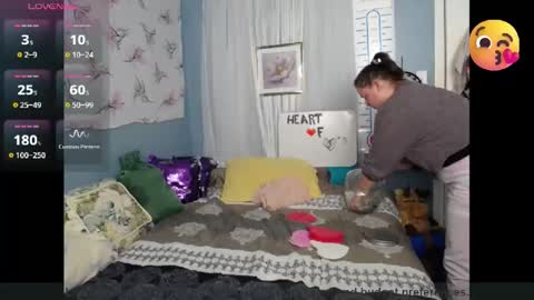 Snapshot of fionna_fineas chatting on November 6, 6:09 pm Fionna online show from November 6, 6:09 pm