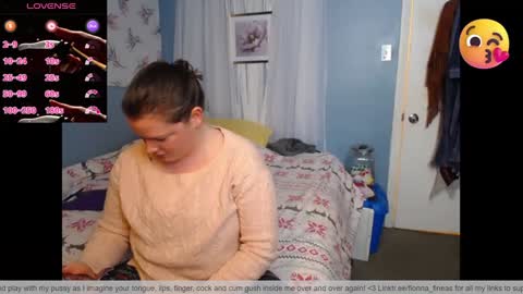 Snapshot of fionna_fineas chatting on February 25, 3:32 pm Fionna online show from February 25, 3:32 pm
