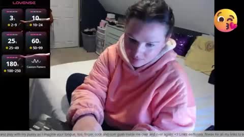 Snapshot of fionna_fineas chatting on April 26, 6:27 pm Fionna online show from April 26, 6:27 pm