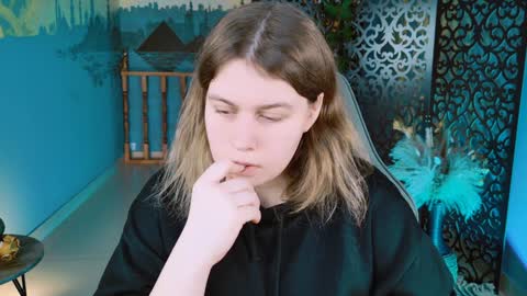 fiora online show from December 30, 5:15 am