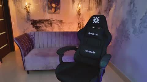 fiora online show from February 2, 11:30 am