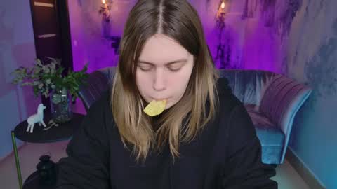 fiora online show from February 7, 9:58 am