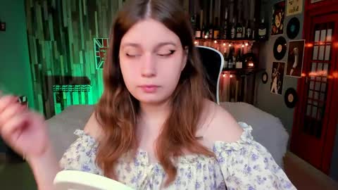 fiora online show from April 15, 6:20 am