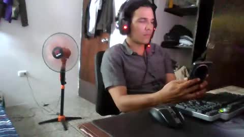 Snapshot of firefeelings chatting on December 25, 11:11 am Ricardo online show from December 25, 11:11 am