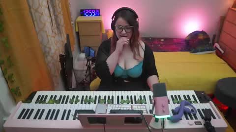 Snapshot of fireproofcuriousity chatting on February 12, 5:57 am Lio Roxy online show from February 12, 5:57 am