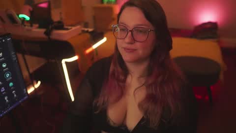 Snapshot of fireproofcuriousity chatting on February 13, 5:14 am Lio Roxy online show from February 13, 5:14 am