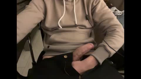 Snapshot of fitandy98 chatting on March 18, 7:17 pm FitAndy98 online show from March 18, 7:17 pm