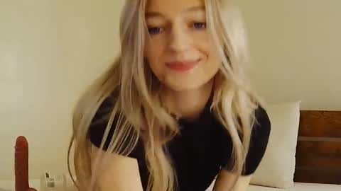 flowergirl online show from November 7, 7:58 pm