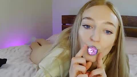 flowergirl online show from January 8, 7:05 pm