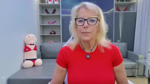 Snapshot of fitcougarcb chatting on May 6, 6:46 pm Bianca online show from May 6, 6:46 pm