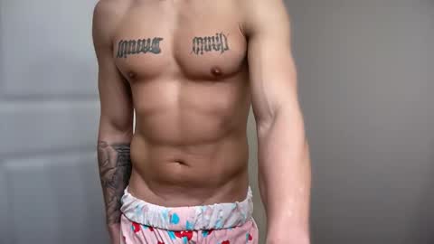 Snapshot of fithornyandtatted chatting on February 16, 5:42 pm fithornyandtatted online show from February 16, 5:42 pm