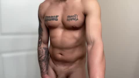 Snapshot of fithornyandtatted chatting on May 12, 11:13 pm fithornyandtatted online show from May 12, 11:13 pm