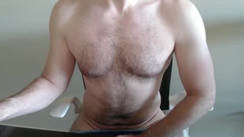 fithubby80 online show from February 27, 3:12 pm