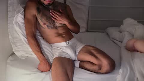 Snapshot of fitjacques chatting on May 25, 2:28 am fitjacques online show from May 25, 2:28 am