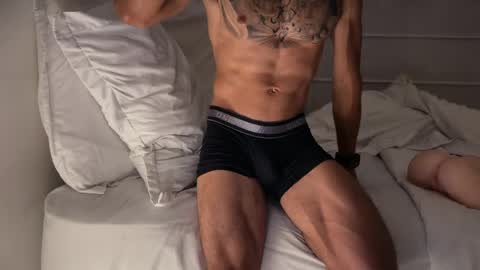 Snapshot of fitjacques chatting on May 30, 2:52 am fitjacques online show from May 30, 2:52 am