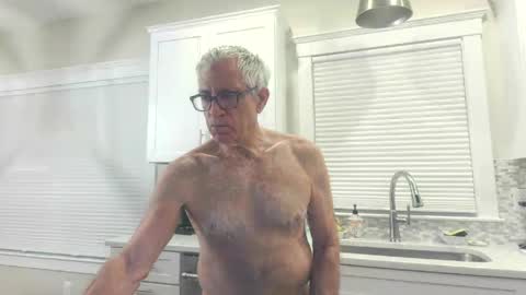 Snapshot of fitman999 chatting on May 10, 2:06 am Jon online show from May 10, 2:06 am