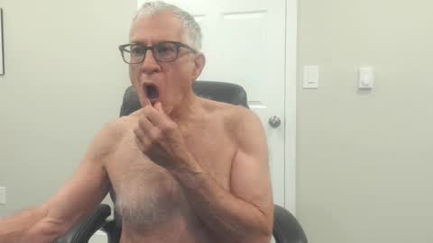 Snapshot of fitman999 chatting on May 24, 3:28 pm Jon online show from May 24, 3:28 pm