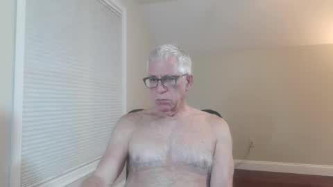 Snapshot of fitman999 chatting on May 28, 12:08 am Jon online show from May 28, 12:08 am