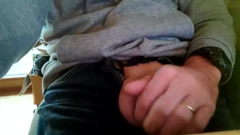 Snapshot of fiveforwilly1 chatting on October 5, 10:13 am Markus online show from October 5, 10:13 am