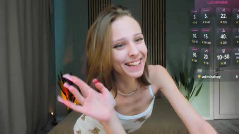 im Linda please give me thumbs up online show from October 30, 3:19 am