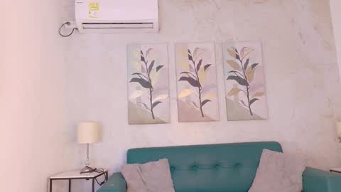 Snapshot of flavia_cruz chatting on February 12, 7:42 pm Flavia online show from February 12, 7:42 pm