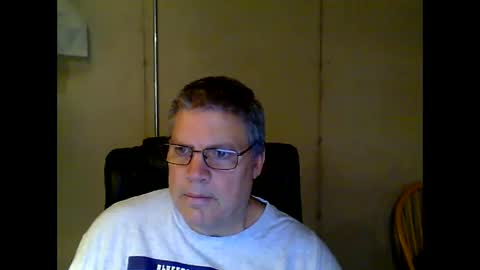 Snapshot of fletch32 chatting on April 18, 6:45 pm jd online show from April 18, 6:45 pm