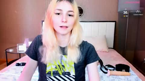 FlexiMona online show from October 17, 8:28 am