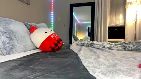 Snapshot of flexyroxxxy chatting on December 17, 11:16 pm Roxy online show from December 17, 11:16 pm