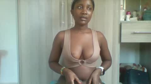 Snapshot of flirty_arrya chatting on May 20, 9:15 am flirty_arrya online show from May 20, 9:15 am
