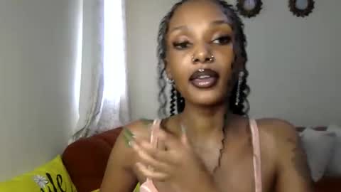 Snapshot of flirtyy_sheery chatting on June 4, 10:32 am sheery online show from June 4, 10:32 am
