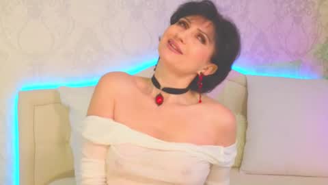 Snapshot of flor_vi chatting on December 7, 11:07 am Victoria create your account through my link  online show from December 7, 11:07 am