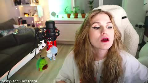 Snapshot of floralporn chatting on March 6, 8:48 pm Flora Pepega online show from March 6, 8:48 pm