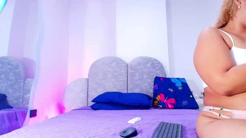 Flordecayena  online show from June 4, 3:01 am