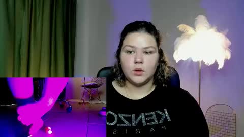 florenceanderson_ online show from October 14, 9:32 am