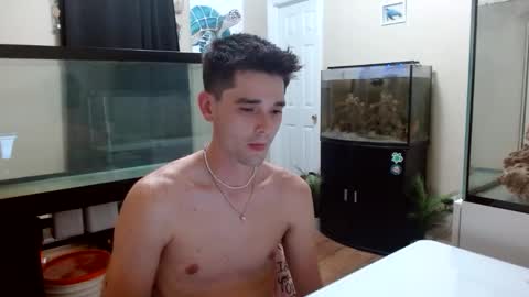 Snapshot of florida_twink chatting on October 2, 12:28 am OF Joey Grey17 online show from October 2, 12:28 am