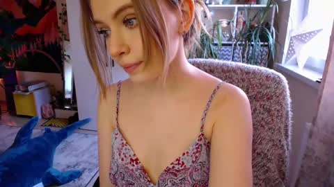 Snapshot of flower_elf chatting on March 7, 2:45 pm flower_elf online show from March 7, 2:45 pm