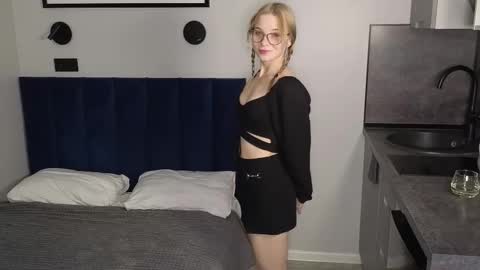 Snapshot of flower_princess3 chatting on October 17, 11:24 am Dolly online show from October 17, 11:24 am