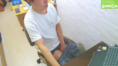 Snapshot of flowerbox chatting on January 2, 2:02 pm flowerbox online show from January 2, 2:02 pm