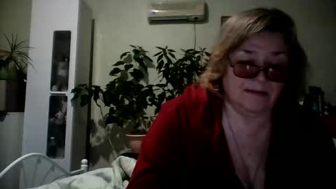 Snapshot of flowerlover8 chatting on February 27, 3:36 am Flowerlower online show from February 27, 3:36 am