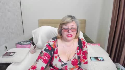 Snapshot of flowerlover8 chatting on March 3, 7:10 am Flowerlower online show from March 3, 7:10 am