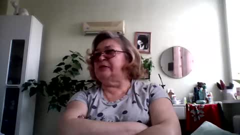 Snapshot of flowerlover8 chatting on March 3, 12:27 pm Flowerlower online show from March 3, 12:27 pm