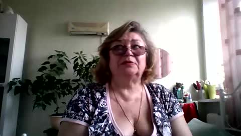 Snapshot of flowerlover8 chatting on March 8, 8:44 am Flowerlower online show from March 8, 8:44 am