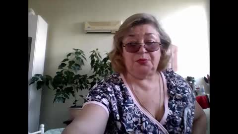 Snapshot of flowerlover8 chatting on March 9, 8:40 am Flowerlower online show from March 9, 8:40 am