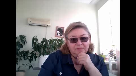 Snapshot of flowerlover8 chatting on March 9, 12:31 pm Flowerlower online show from March 9, 12:31 pm