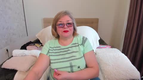 Snapshot of flowerlover8 chatting on March 11, 9:56 am Flowerlower online show from March 11, 9:56 am